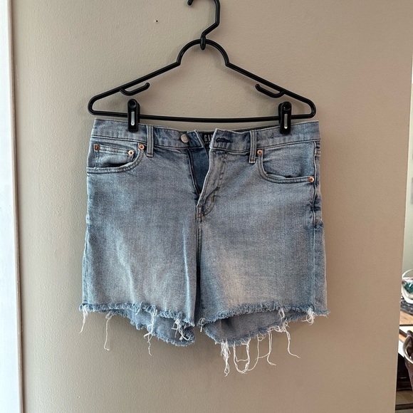 GAP Blue Jean Shorts Distressed Frayed Hem Size 29 - Picture 1 of 6
